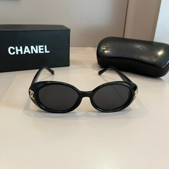 CHANEL Women\'s Black Sunglasses main image 7